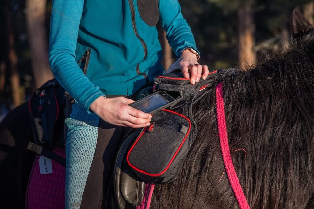 TrailMax Compact English Pommel Pocket Horse Saddle Bag; English Front Pocket Horse Saddle Bag w/Water Bottle Sleeve; English/Endurance/Australian Saddle Bags; Horse Saddle Bags for Trail Riding