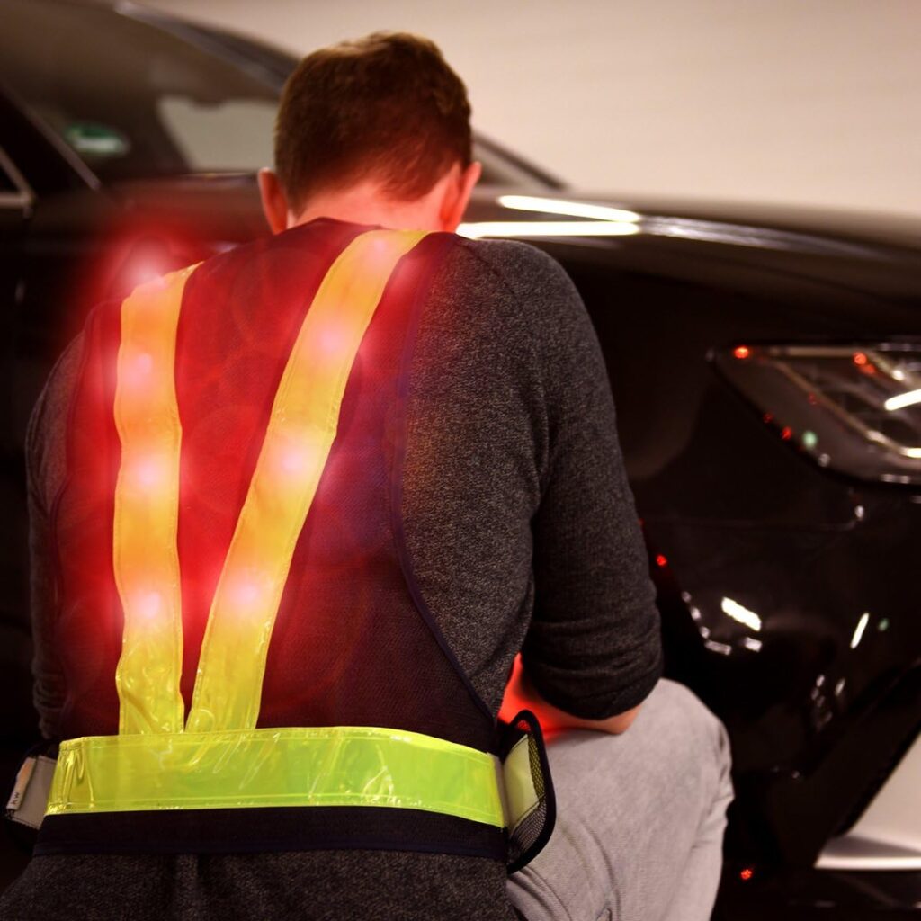 kwmobile LED Light Safety Vest - High Visibility Waistcoat Traffic Outdoor Night Warning Reflector Clothing with Reflective Stripes and 16 LED Lights